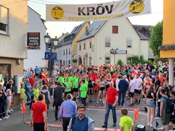 Mitternachtslauf Kröv Mosel Läufer