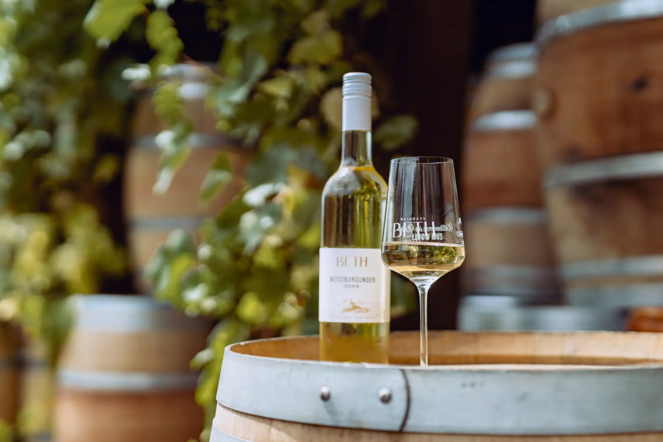Weissburgunder trocken vom Weingut Beth Mosel auf Barriquefass